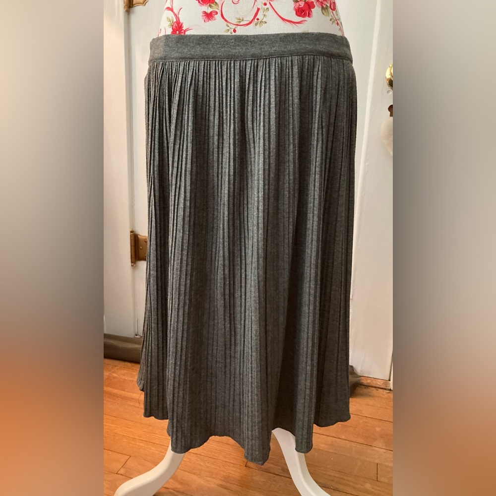 Banana Republic knit pleated skirt SZ L - Picture 2 of 5
